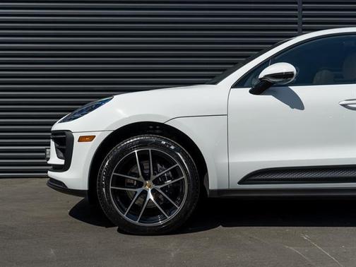 2026 Porsche Macan AWD