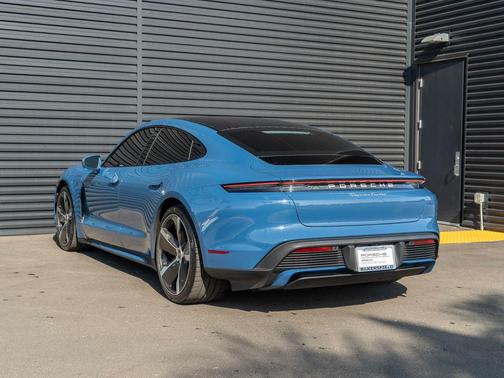 2022 Porsche Taycan Turbo