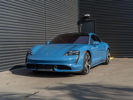2022 Porsche Taycan Turbo