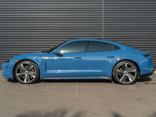 2022 Porsche Taycan Turbo