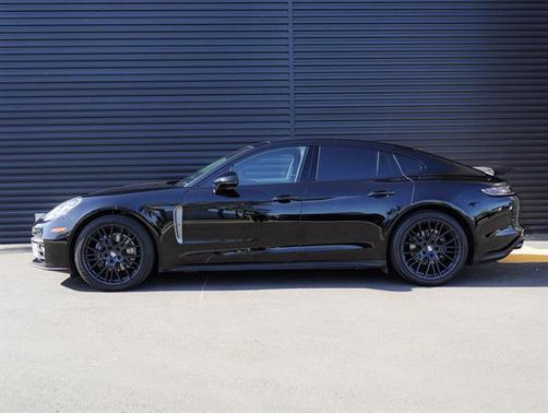 2023 Porsche Panamera 4