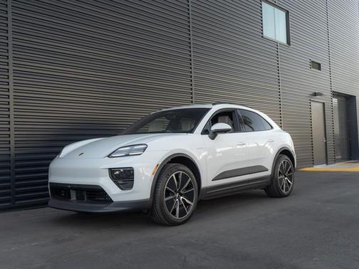 2025 Porsche Macan 4