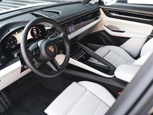 2025 Porsche Macan 4