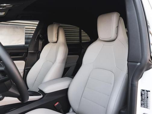 2025 Porsche Macan 4