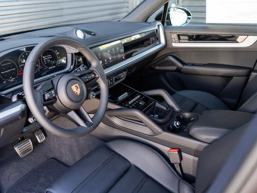 Chromite Black Metallic 2026 Porsche Cayenne S