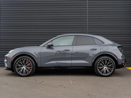 2025 Porsche Macan Turbo
