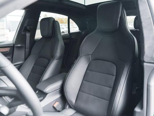 2025 Porsche Macan Turbo