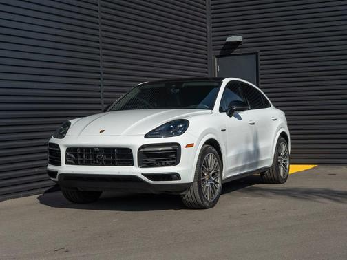 2023 Porsche Cayenne Platinum Edition