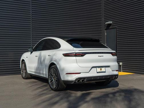 2023 Porsche Cayenne Platinum Edition
