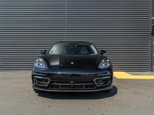 2023 Porsche Panamera 4 Platinum Edition