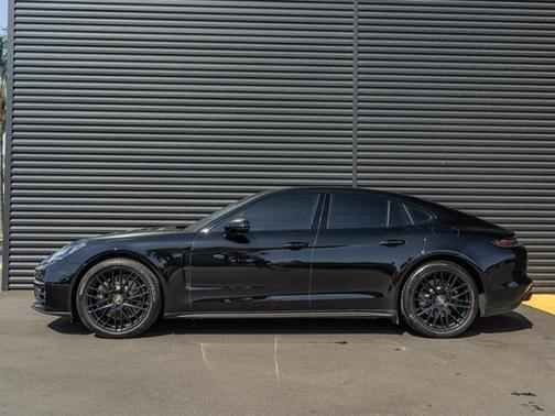 2023 Porsche Panamera 4 Platinum Edition
