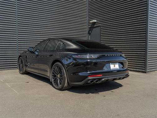 2023 Porsche Panamera 4 Platinum Edition