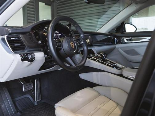 2023 Porsche Panamera 4 Platinum Edition