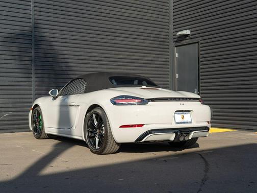 2025 Porsche 718 Boxster S