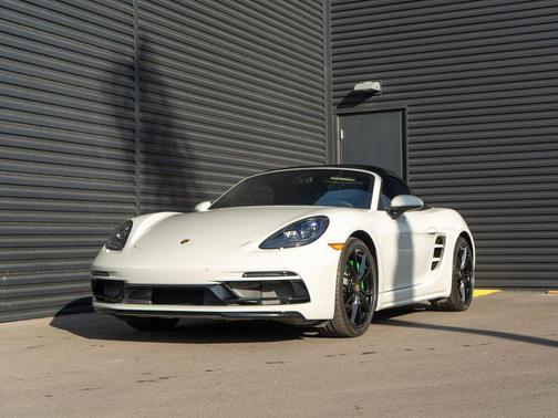 2025 Porsche 718 Boxster S