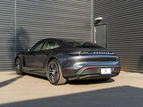 2023 Porsche Taycan 