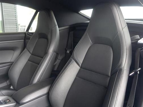 2021 Porsche 911 Carrera