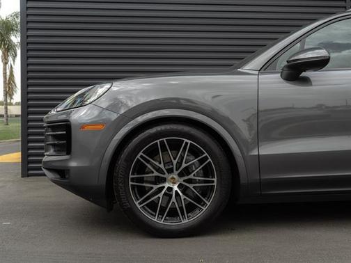 2024 Porsche Cayenne AWD