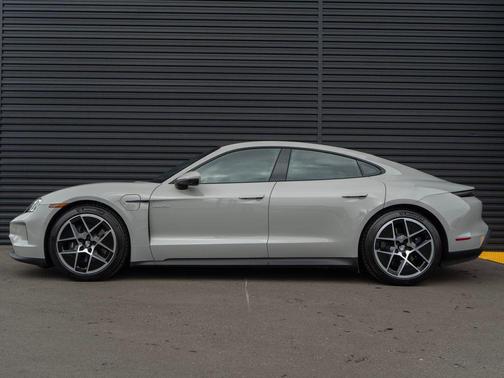 2025 Porsche Taycan 