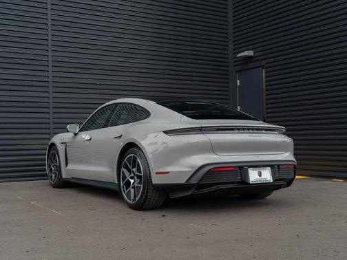 2025 Porsche Taycan 