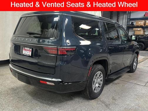 2023 Jeep Wagoneer Base