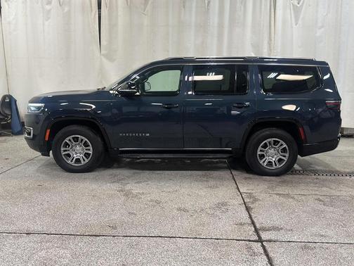 2023 Jeep Wagoneer Base