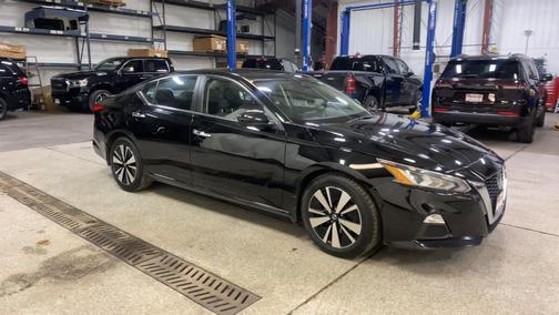 2022 Nissan Altima 2.5 SV
