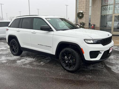 Bright White Clearcoat 2025 Jeep Grand Cherokee Laredo