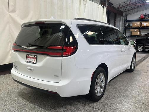 2022 Chrysler Pacifica Touring-L