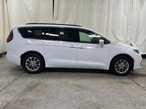 2022 Chrysler Pacifica Touring-L