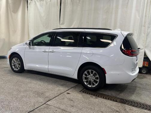 2022 Chrysler Pacifica Touring-L