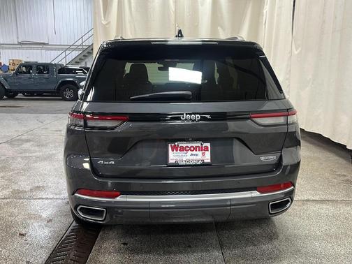 2022 Jeep Grand Cherokee Summit