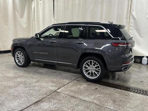 2022 Jeep Grand Cherokee Summit