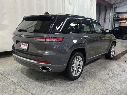 2022 Jeep Grand Cherokee Summit