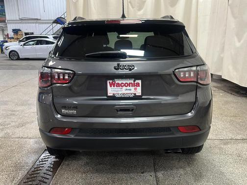 Granite Crystal Clearcoat Metallic 2022 Jeep Compass Altitude