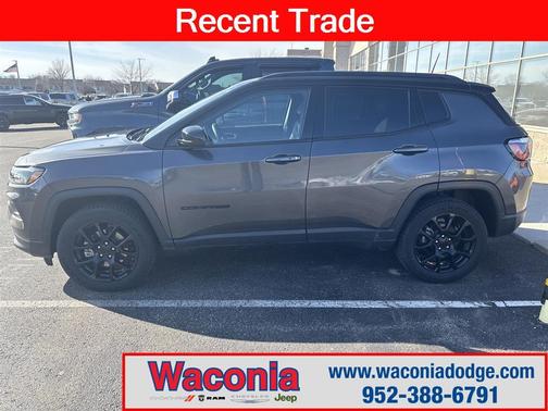 Granite Crystal Clearcoat Metallic 2022 Jeep Compass Altitude