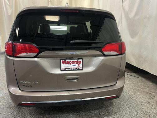 Molten Silver 2018 Chrysler Pacifica Touring-L Plus
