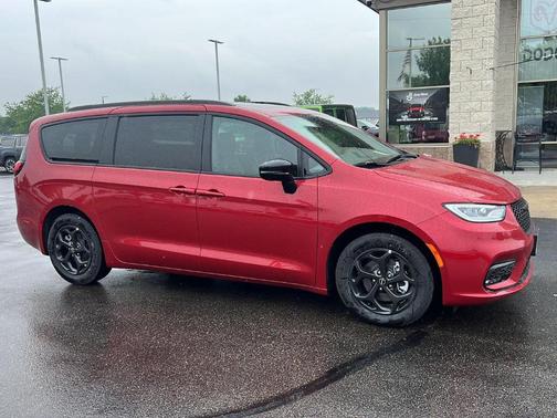 2025 Chrysler Pacifica Hybrid Select