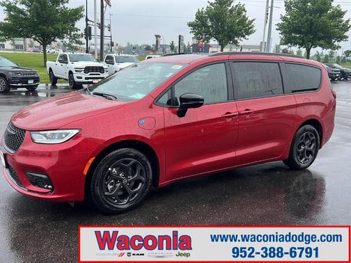2025 Chrysler Pacifica Hybrid Select