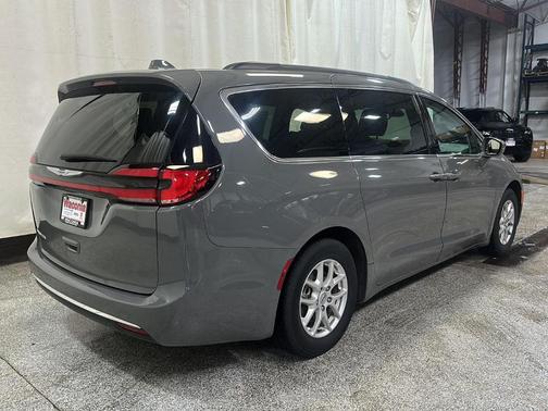 2022 Chrysler Pacifica Touring-L