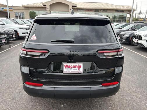 Diamond Black 2026 Jeep Grand Cherokee L Laredo