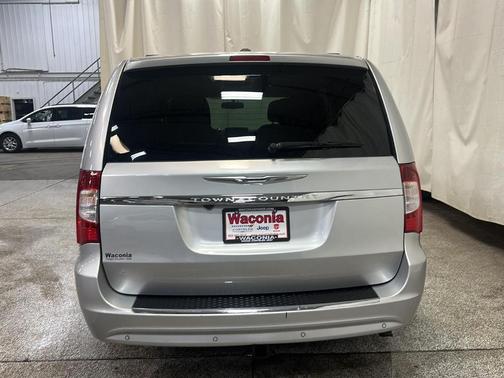 2012 Chrysler Town & Country Touring-L