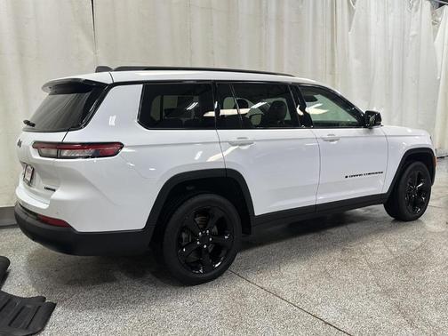 Bright White Clearcoat 2022 Jeep Grand Cherokee L Limited