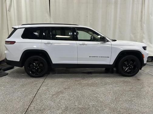 Bright White Clearcoat 2022 Jeep Grand Cherokee L Limited