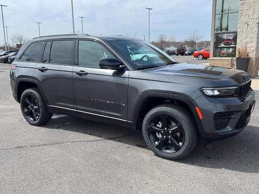 2025 Jeep Grand Cherokee Laredo
