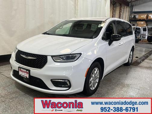 2024 Chrysler Pacifica Touring-L