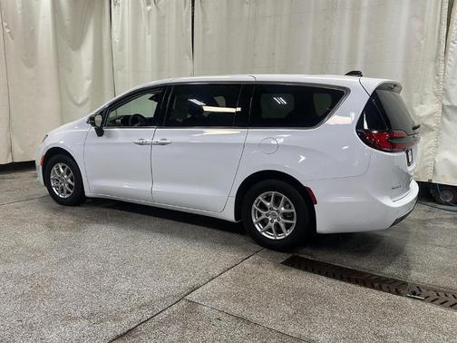 2024 Chrysler Pacifica Touring-L