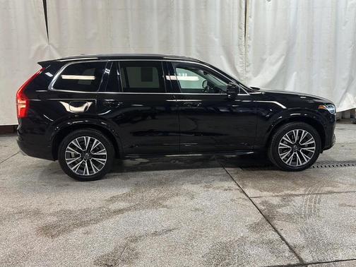 2020 Volvo XC90 T6 Momentum 7 Passenger