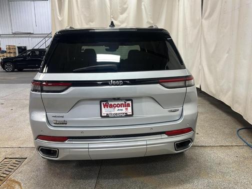 2022 Jeep Grand Cherokee Summit