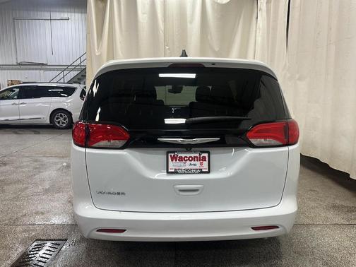 2023 Chrysler Voyager LX